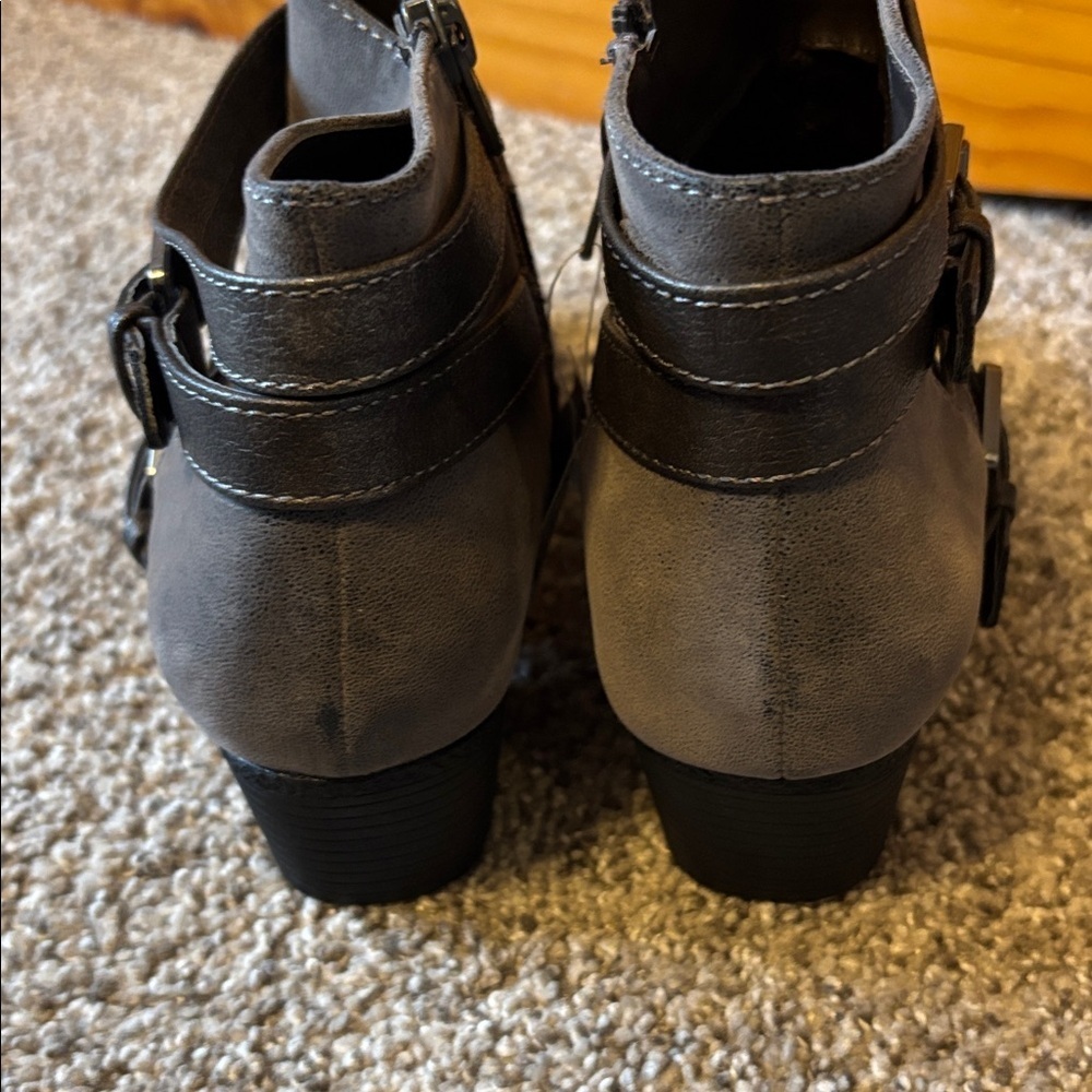 NWT BOOTIES - Picture 2 of 9